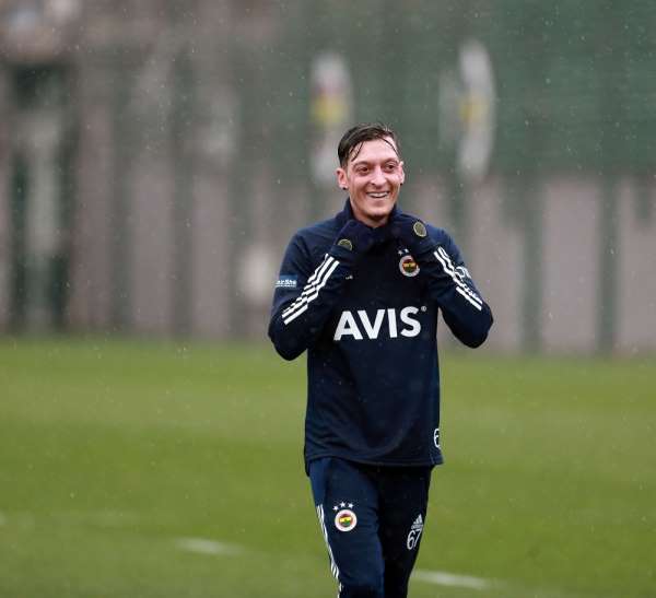 Mesut Özil'in ilk derbisi 