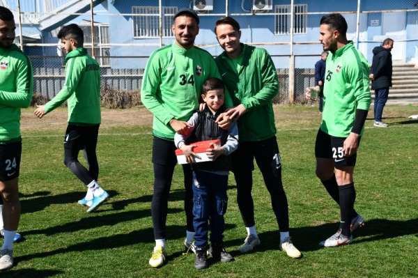 Diyarbekirspor'dan kitap okuyan öğrencilere anlamlı destek