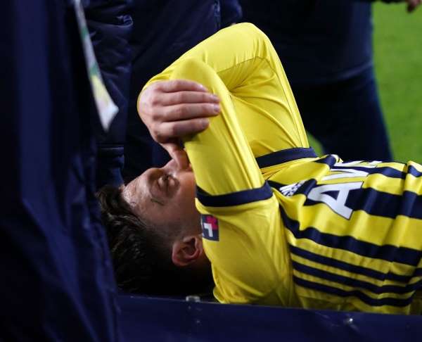 Mesut Özil: 'Önümüzdeki maçlarda takımımıza yardımcı olamayacağım için çok üzgünüm' 