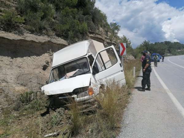 Antalya'da kamyonet kazası: 1 yaralı 