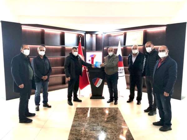 Spor kulüplerine maske dağıtıldı