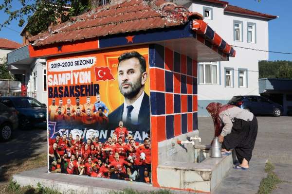 Fanatik çeşme şampiyon Medipol Başakşehir'in renklerine boyandı 