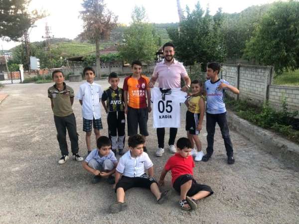 Kadir Çakır, imzalı Beşiktaş formasına kavuştu 