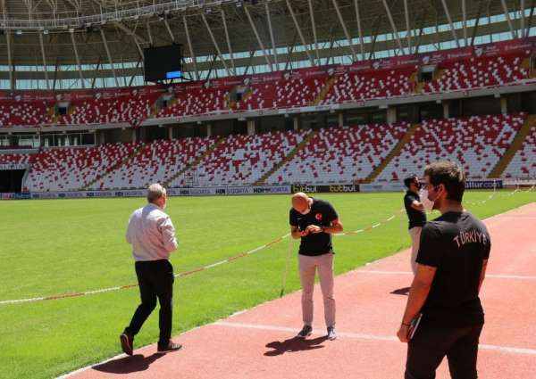 UEFA yetkilileri Sivas Yeni 4 Eylül Stadyumu'nu denetledi 