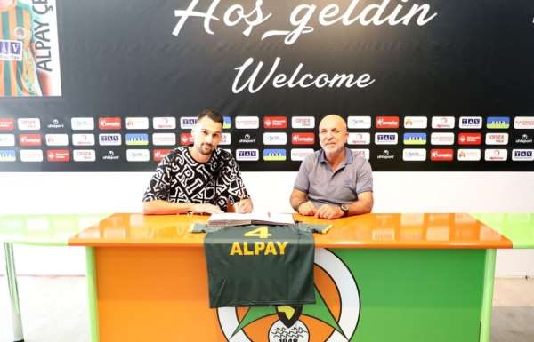 Beşiktaşlı genç stoper Alpay Çelebi, Alanyaspor'da 
