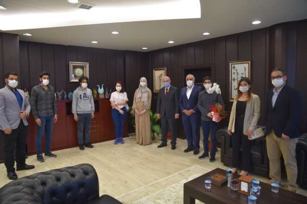 Uluslararası öğrencilerden Rektör Ünal'a teşekkür