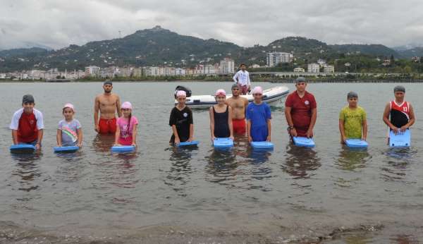 'Yüzme Bilmeyen Kalmasın Projesi' ile sadece bu yıl ülke genelinde yüz binlerce 
