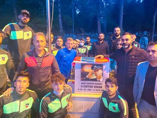 Diyarbekirspor kafilesi Ali Gaffar Okkan'ı kabri başında andı