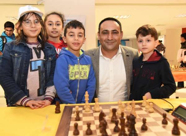 Toroslar Belediyesi, Atatürk'ü Anma Satranç Turnuvası düzenliyor 