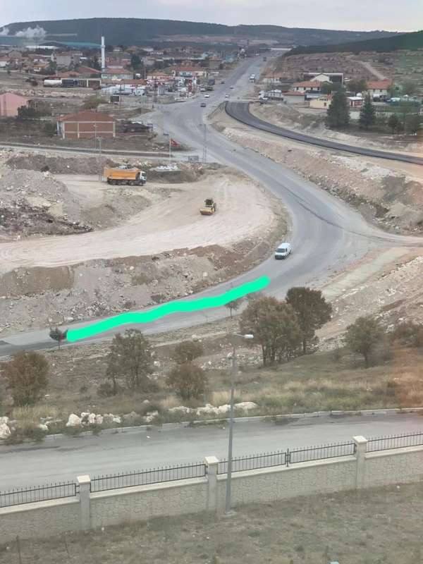 Yolda uyarıcı levha olmaması kazaya davetiye çıkarıyor 