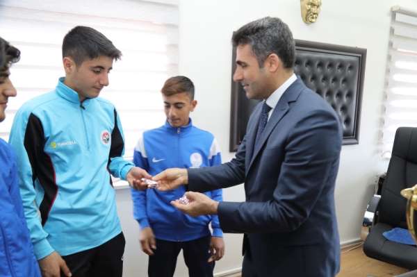 Başkan Arıkan, sporcuları ödüllendirdi