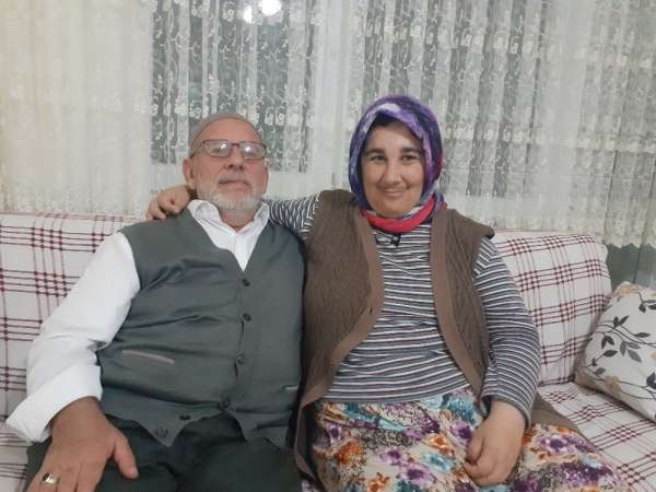 Hasan Akbaba'nın eşinin ismi ve yaşları eklenip tekrar kontrol edilsin 