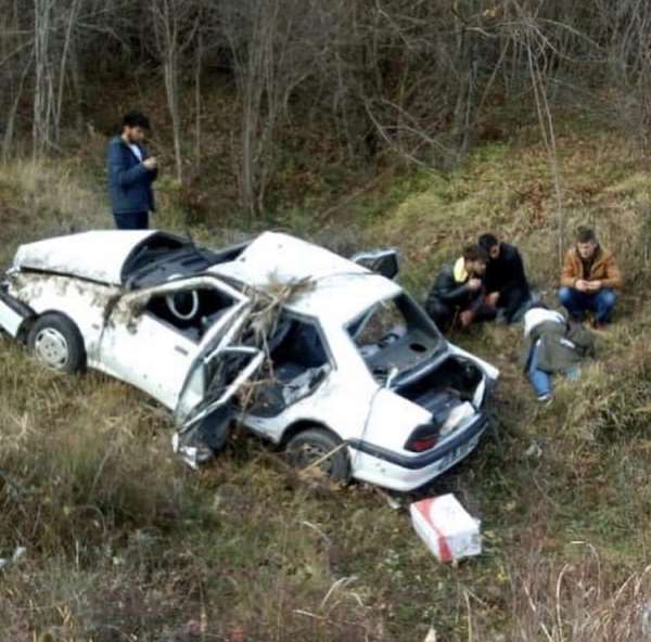 Sinop'ta otomobil şarampole uçtu: 5 yaralı 