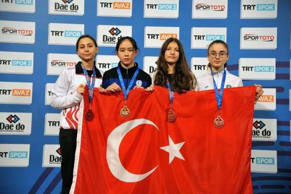 Büyükşehirli gençlerden iki madalya