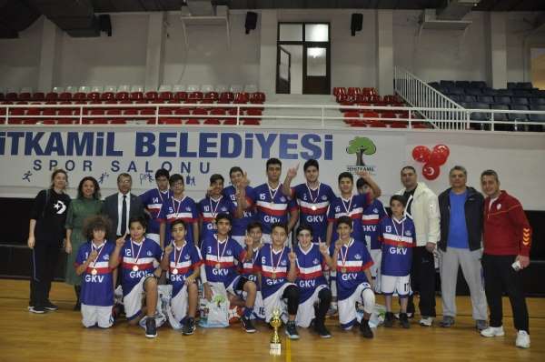 GKV'nin efsane basketbol takımı üçüncü kez namağlup şampiyon