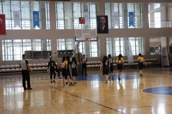 Siirt'te okullar arası basketbol turnuvası başladı 