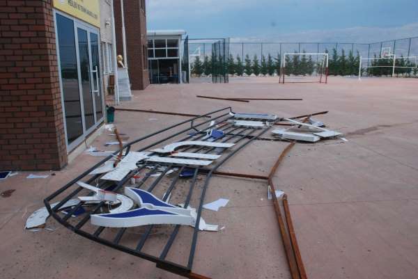 Tokat'ta şiddetli rüzgar etkili oldu: 2 yaralı 