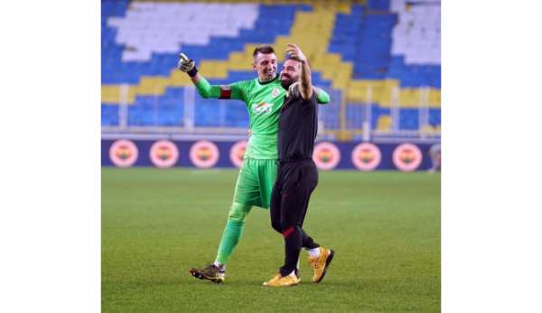 Arda Turan gözyaşlarına hakim olamadı 