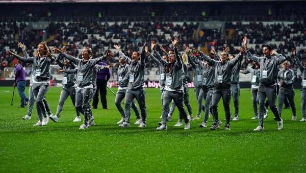 Beşiktaş Kadın Futbol Takımı, Vodafone Park'ı selamladı