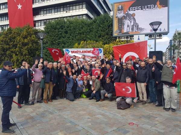 İzmir'de şehitler anıldı
