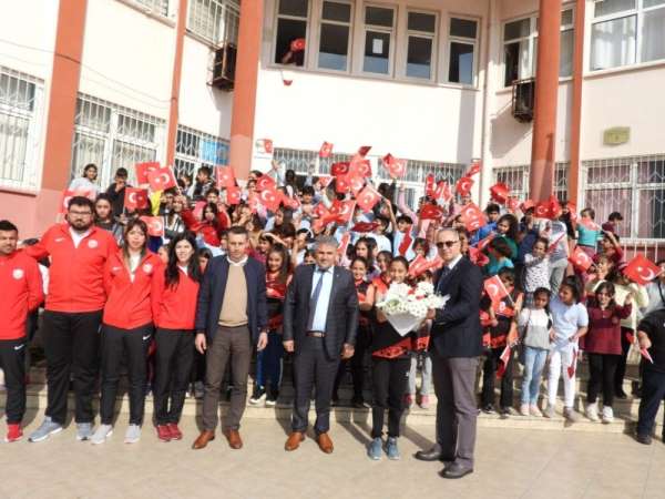 Kepez'in gençleri sporcularla buluşuyor