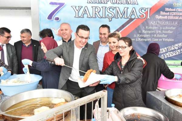 Mustafakemalpaşa Belediyesi şehitler için lokma döktürdü 