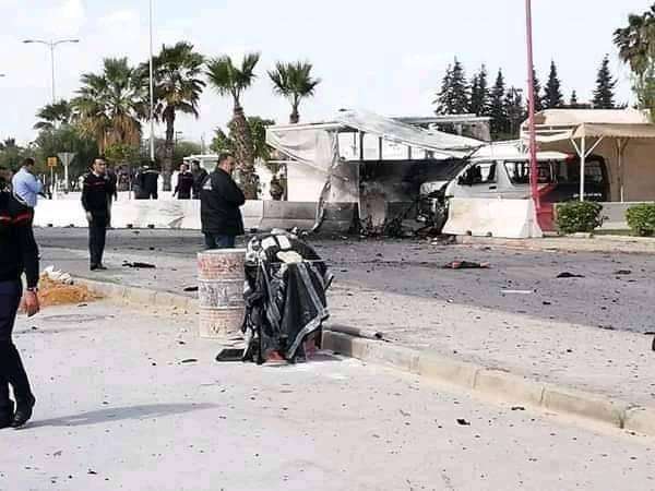 Tunus'ta ABD Büyükelçiliği yakınlarında intihar saldırısı 
