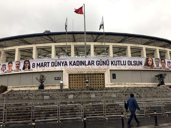 Beşiktaş'tan Kadınlar Günü'ne özel pankart 