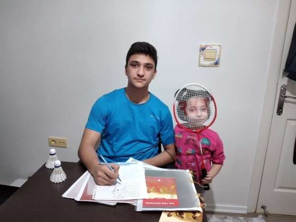 Genç sporcular evlerinde kitap yazmaya başladı