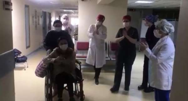 Ordu'da korona virüsünü yenen 3 hasta alkışlarla taburcu edildi