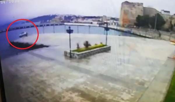 Sinop'ta otomobilin denize uçması kamerada