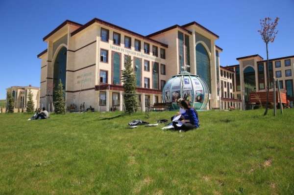 Bayburt Üniversitesinin de yer aldığı 'Üniversiteni Keşfet YÖK Sanal Fuarı 2020'