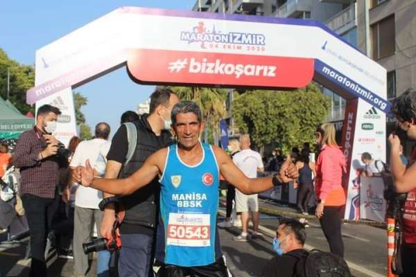 Madalya avcısı Ahmet Bayram 'Maraton İzmir'de de ipi göğüsledi 