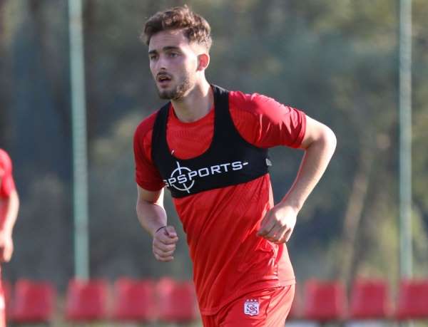 Sivassporlu Volkan Eğri, Sivas Belediyespor'a transfer oldu 