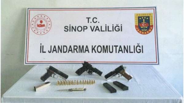 Türkeli'de yasa dışı silah satan bir kişi yakalandı 