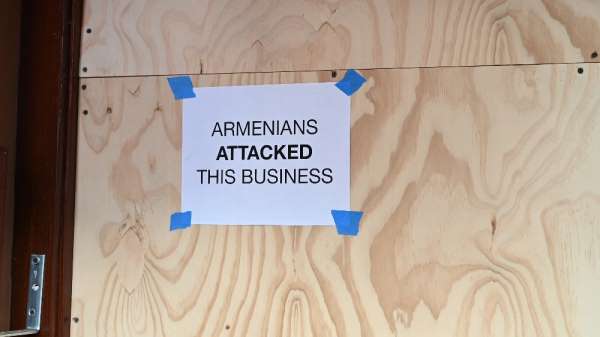 Saldırıya uğrayan restoranın sahibine Türk, Azerbaycan ve Pakistanlılardan deste