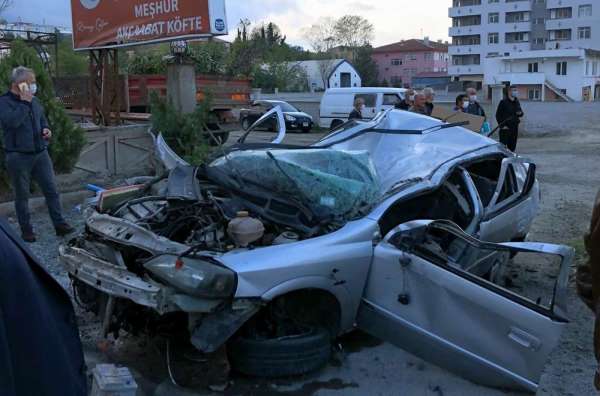 Samsun'da takla atan otomobil bahçe duvarına çarptı: 1 yaralı 