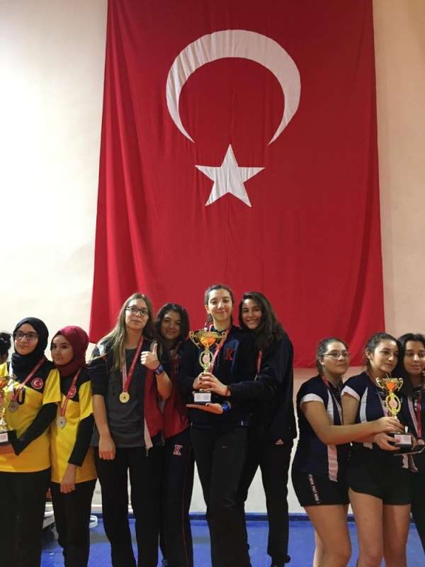 TED'in prensesleri masa tenisinde şampiyon