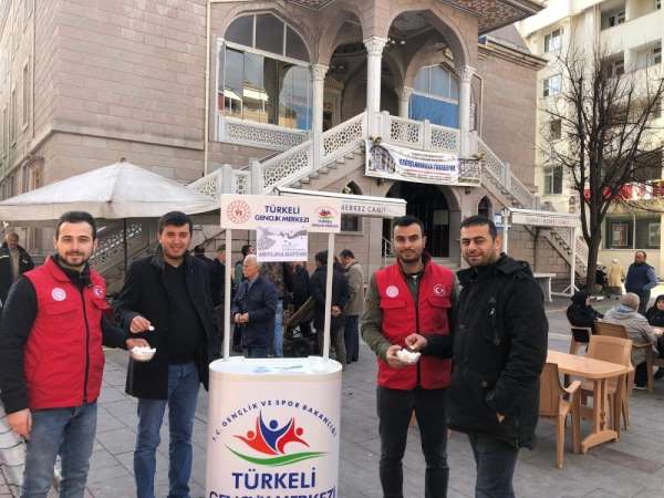 Türkeli'de vatandaşlara Mevlana şekeri dağıtıldı 