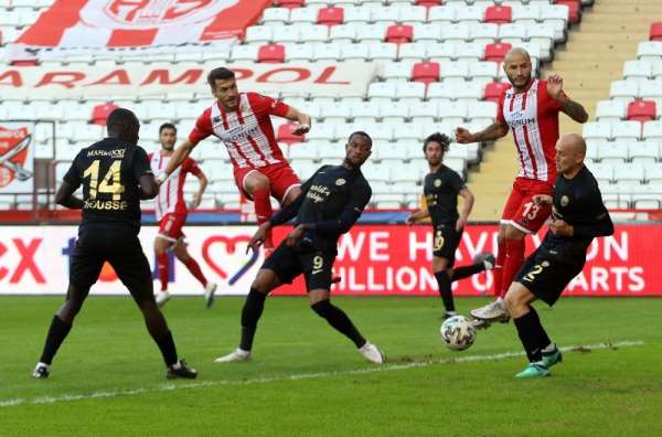 Süper Lig: Fraport TAV Antalyaspor: 1 - MKE Ankaragücü: 0 (İlk yarı) 
