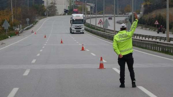 Tik Tok'ta canlı yayın yaparken kendisini durduran polislere küfreden tır sürücü