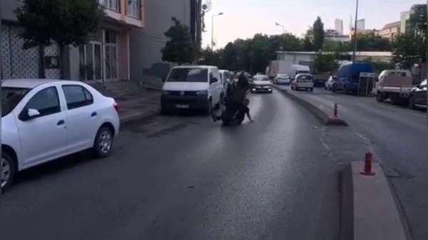 (Özel) İstanbul’da motosikletli magandaların tek teker kazaları kamerada 