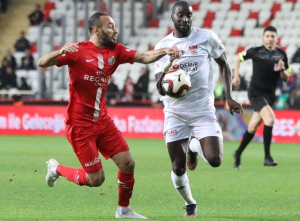 Sivasspor - Antalyaspor rövanş maçının saati değişti 
