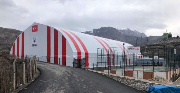 Gençler spor tesisiyle buluştu