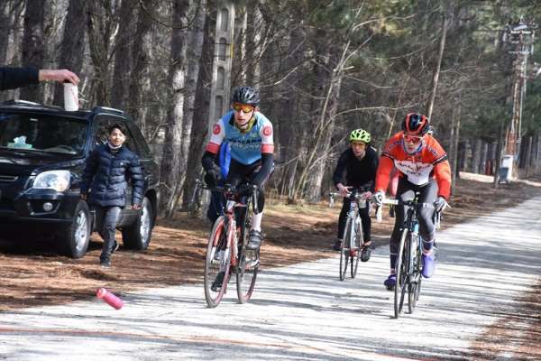 Isparta'daki bisiklet yarışmalarında 80 sporcu pedal çevirdi
