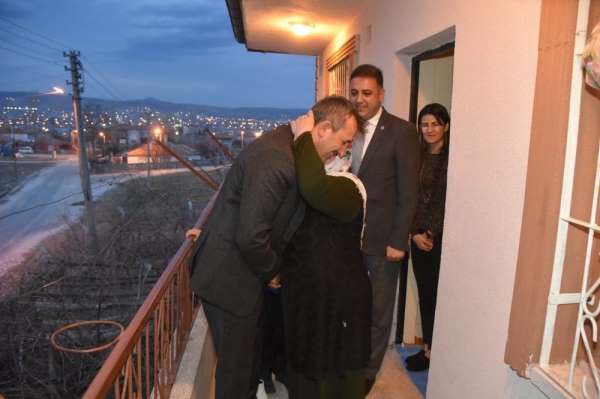 Vali Sezer: 'Şehitlerimizin emanetleri başımızın tacıdır'