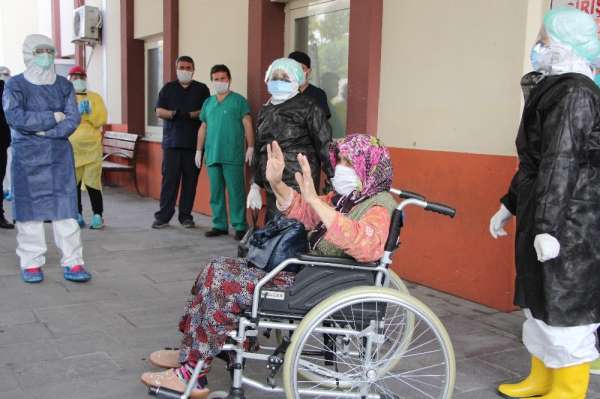 Hastanede ziyaret ettiği oğlundan virüs kapan 83 yaşındaki Ayşe Nine korona sava
