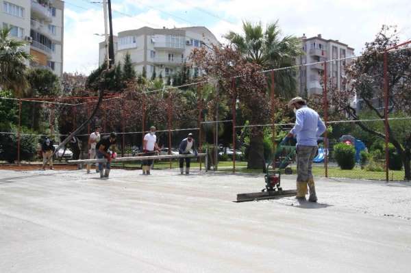 Bayraklı'nın spor alanları yenileniyor