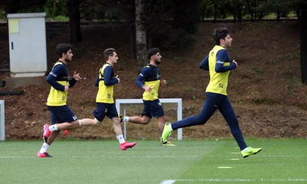 Fenerbahçe'de antrenmanlar sürüyor