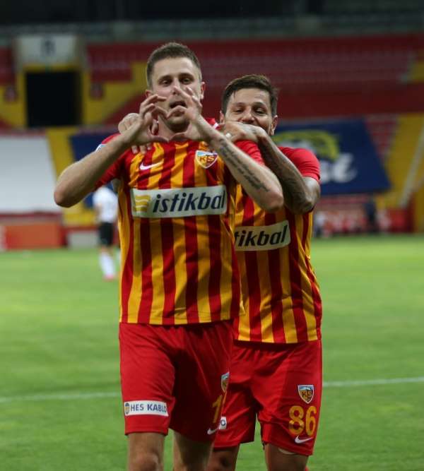 Artem Kravets ligde 6. golünü attı 